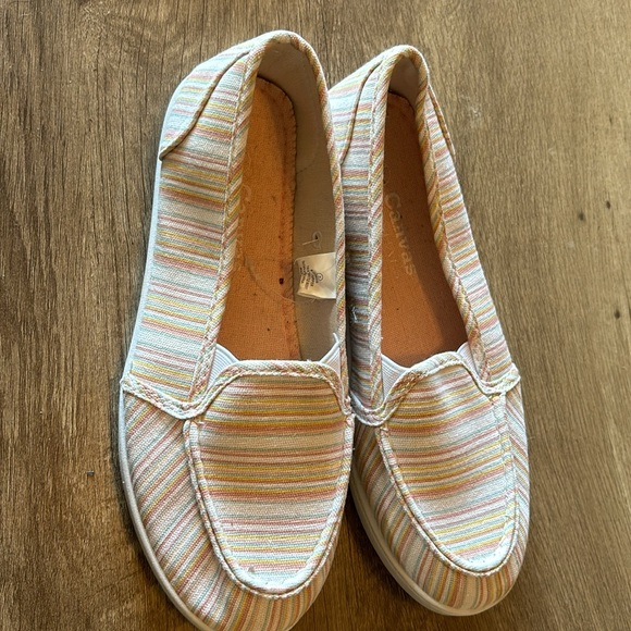 Like new Canvas Casuals striped slip on shoes size 7 - Picture 2 of 4